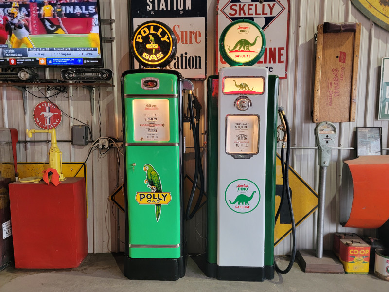 1937 Wayne Gas Pump / 1940 Gilbarco Gas Pump